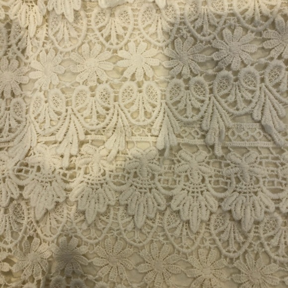 Express white lace shorts - Picture 3 of 4